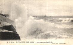 VINTAGE POSTCARD Boulogne On Sea the Wave Which Breaks