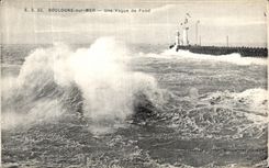 VINTAGE POSTCARD Boulogne on Sea a basic Wave