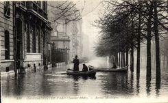 VINTAGE POSTCARD Paris Floods Montaigne Avenue