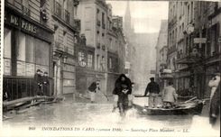 CPA Paris Inondations De Sauvetage Place Maubert