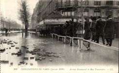 CPA Paris Inondations De Avenue Daumesnil et Rue Traversiere