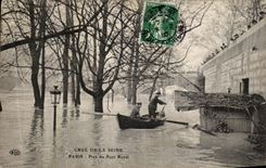 CPA Paris Crue De La Seine Pres du pont oryal