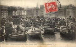 CPA Inondations de Paris Arrivee des Matelots