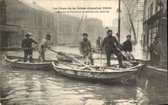 CPA La Crue de la Seine Janvier La Marine de Guerre va au secours des sinistres