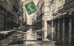 CPA Paris La grande Crue de la Seine a la hauteur des Grands Magasins du Petit Saint Thomas 