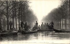 CPA Paris Inondations De Avenue Montaigne