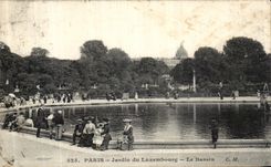 VINTAGE POSTCARD Paris Garden of Luxembourg the basin