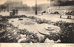 CPA Paris Arc de Triomphe de l Etoile Tombe du soldat inconnu et flamme du souvenir Militaria