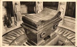 VINTAGE POSTCARD Paris Invalids Sarcophagus of L Napoleon emperor 1st