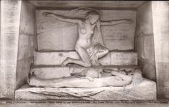CPA Paris Monument Aux Morts par Bartholome Au Cimetiere Du Pere Lachaise DEDICACEE