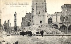 CPA Arras L Hotel de Ville Militaria