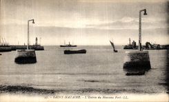 VINTAGE POSTCARD Saint Nazaire L Entered of the New Port