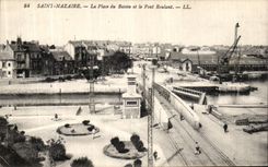 VINTAGE POSTCARD Saint Nazaire the Place of the Basin and the Overhead travelling crane