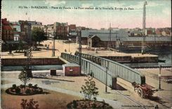 VINTAGE POSTCARD Saint Nazaire Places Basin the Overhead travelling crane of the New Entry of the Port