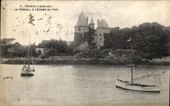 CPA Pornic Le Chateau a l Entree du Port Bateaux