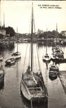 CPA Pornic Le Port Vers le Chateau Bateaux