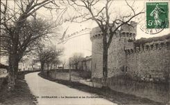 POSTAL Guerande de la VENDIMIA el bulevar y los fortalecimientos