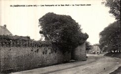 Paredes de Guerande de la POSTAL de la VENDIMIA y el email bajo la torre Jean santo