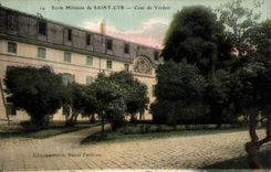 VINTAGE POSTCARD Military academy of Saint Cyr Court of Verdun Militaria