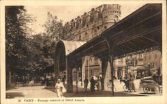 CPA Vichy Passage Couvert et Hotel Astoria