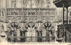 CPA Troyes Jube en Pierre de l Eglise Ste Madeleine 