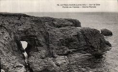 VINTAGE POSTCARD Pouliguen On the Dimension Top of Cliff Bored Rock