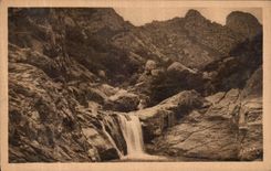 VINTAGE POSTCARD Lamalou les Bains a Sawage Site in the Falls has Colombieres On Orb