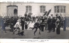 CPA Au Bon Marche Paris Salon 1914 Jules Monge L embleme Militaria