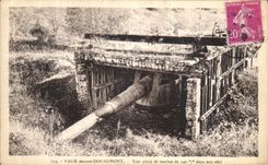 POSTAL de la VENDIMIA valer delante de Douaumont un reten de 240m m en su abrigo Militaria Canon