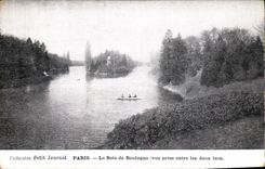 CPA Paris Le Bois de Boulogne Vue prise entre les deux lacs