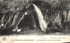 CPA Baume Les Messieurs La Passerelle d entree des Grottes 