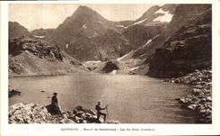 VINTAGE POSTCARD Dauphine Solid mass of Belledonne Lake of Small Domenon