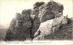 VINTAGE POSTCARD Ligne Of Walls La Motte D Aveillans Pierre Percee