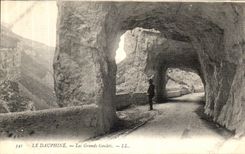 VINTAGE POSTCARD Dauphine Great Narrow parts