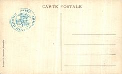 El busto chartreuse grande de Dauphine de la POSTAL de la VENDIMIA fuera del marmol con la tapa de L entro de la camara acorazada fúnebre