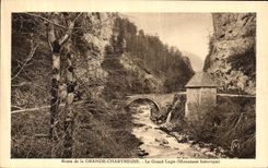 Camino de la POSTAL de la VENDIMIA de chartreuse grande el hogar grande