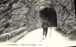 VINTAGE POSTCARD the Dauphine Entry of the Small Narrow parts