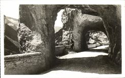 VINTAGE POSTCARD Great Narrow parts a Tunnel