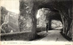 VINTAGE POSTCARD Dauphine Large Narrow parts