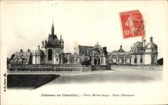 VINTAGE POSTCARD Castle of Chantilly Carries Michel Ange Court D Honneur