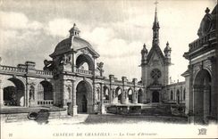 VINTAGE POSTCARD Castle of Chantilly the Court D Honor