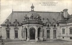 VINTAGE POSTCARD Castle of Chantilly Entered of the Large Hall