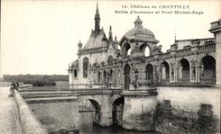CPA Chateau de Chantilly Grille d Honneur et Pont Michel Ange