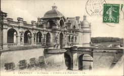VINTAGE POSTCARD Chantilly the Castle L entered and the bridge levis
