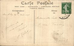 VINTAGE POSTCARD Castle of Chantilly L Entered and the vault