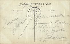 VINTAGE POSTCARD Castle of Chantilly Court D Honneuret entered of the msee Cop