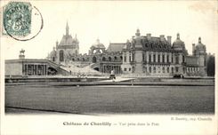 VINTAGE POSTCARD Castle of Chantilly Seen from in the park