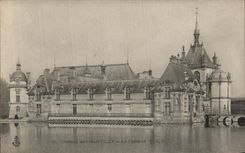 VINTAGE POSTCARD Castle of Chantilly Chatelet