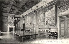 VINTAGE POSTCARD Castle of Chantilly Gallery of the Stags