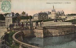 VINTAGE POSTCARD Castle of Chantilly Entered